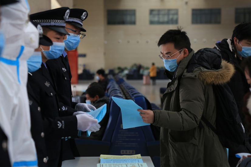 （有修改）“铁警相伴 平安相随” 延安铁路公安处春运首日开展各项爱民实践活动