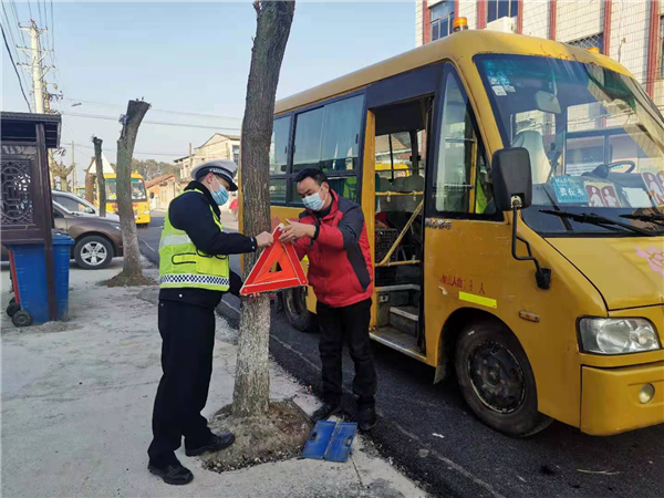 【B】湖北沙洋警方校外加校内双重巩固校园安全_fororder_图片3_副本