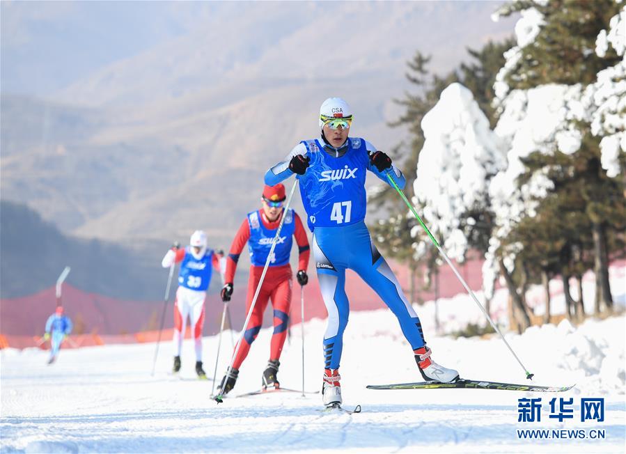 内蒙古：全国越野滑雪青少年锦标赛举行