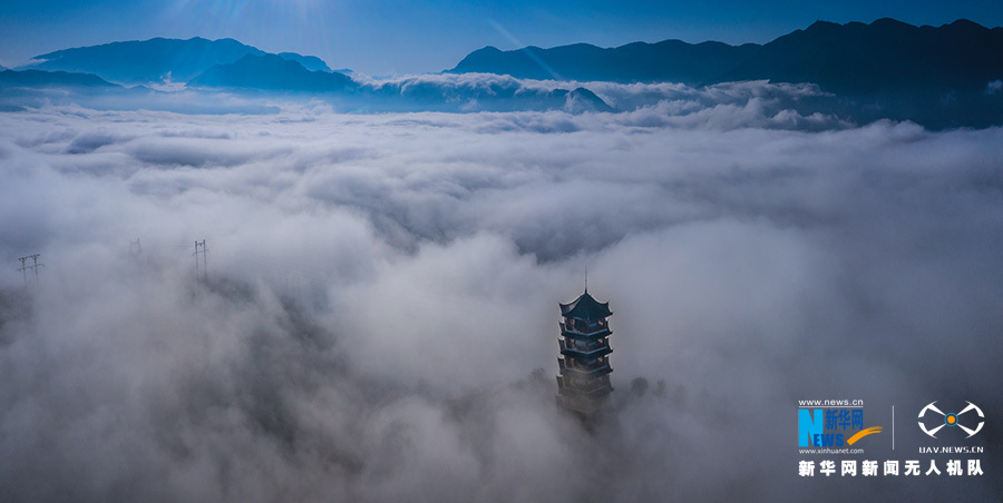 无人机航拍：春雨润长江 云雾漫三峡