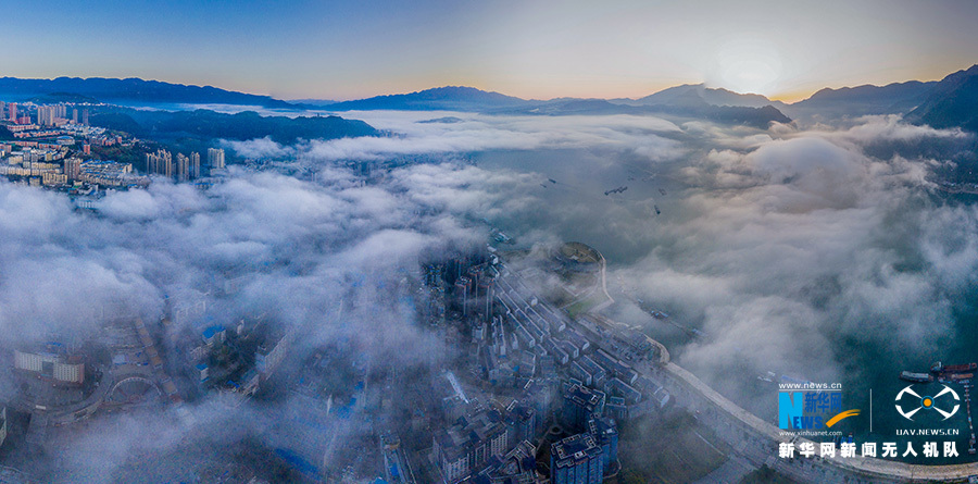 无人机航拍：春雨润长江 云雾漫三峡