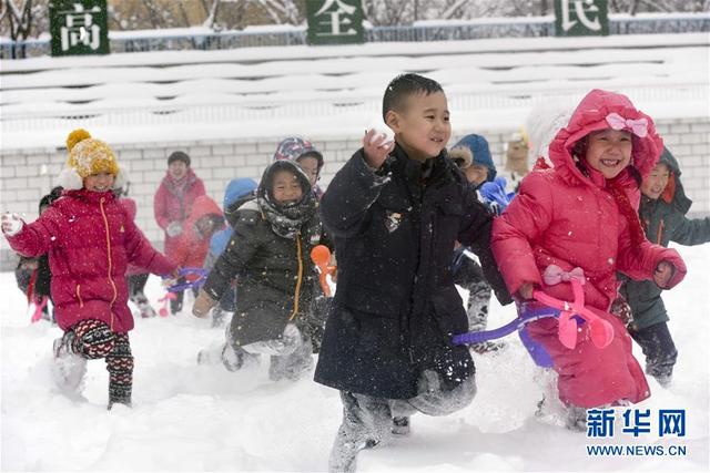 乌鲁木齐遭罕见暴雪 积雪超37厘米突破历史极值