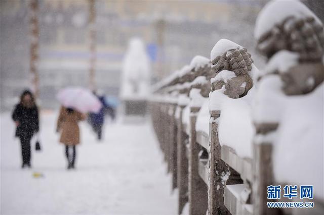 乌鲁木齐遭罕见暴雪 积雪超37厘米突破历史极值