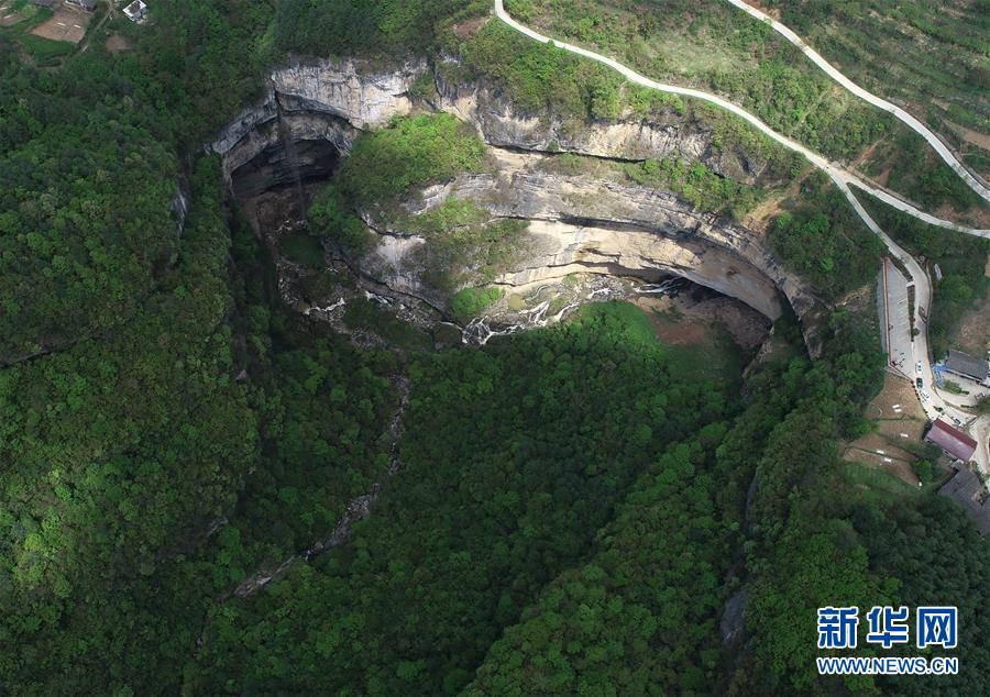 走近陕西宁强地洞河天坑