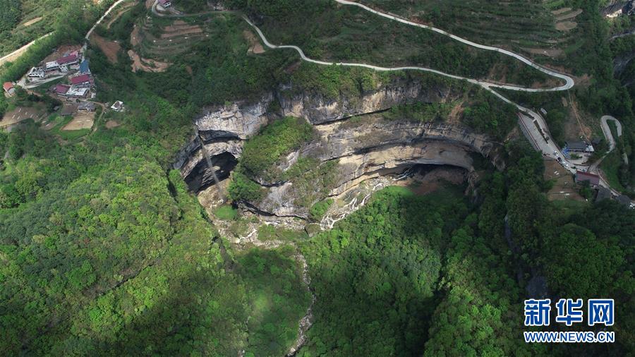 走近陕西宁强地洞河天坑