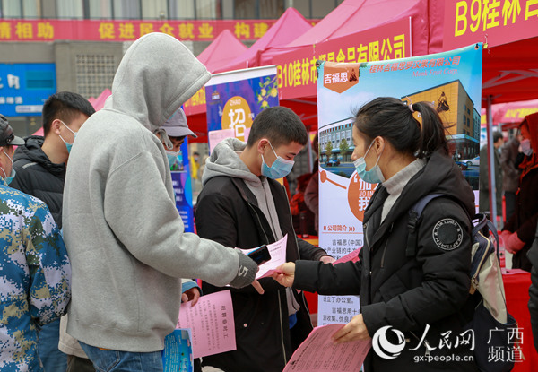 发留岗红包安排文化活动 广西多举措助农民工温暖过年