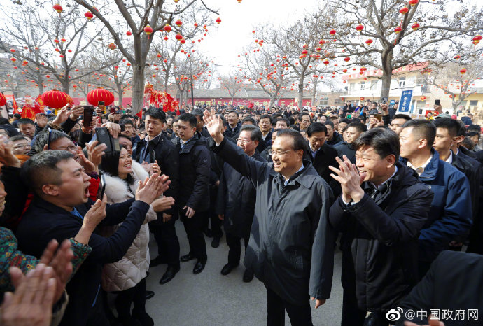 李克强山西运城赶年集，一路下来买了四种年货