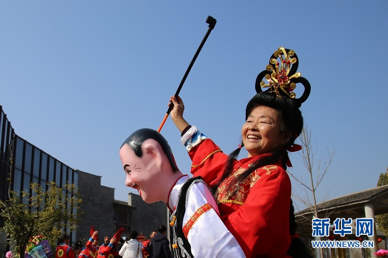 （新春走基层）“云端”展演迎新年