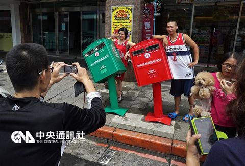 台湾十大爆红景点 “歪腰邮筒”夺冠