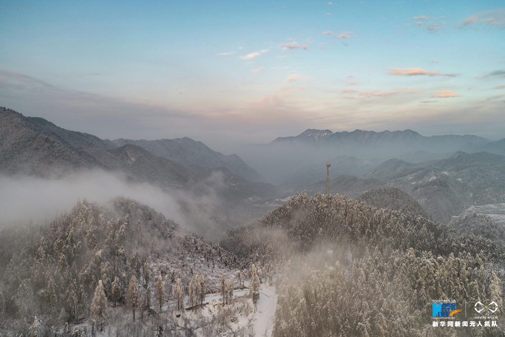 安徽金竹坪村：冰雪大别山