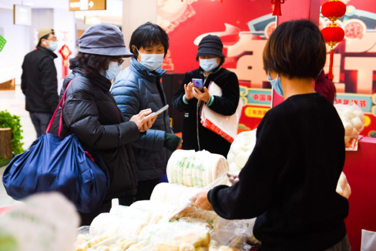 西安航天基地：消费扶贫产品亮相年货节