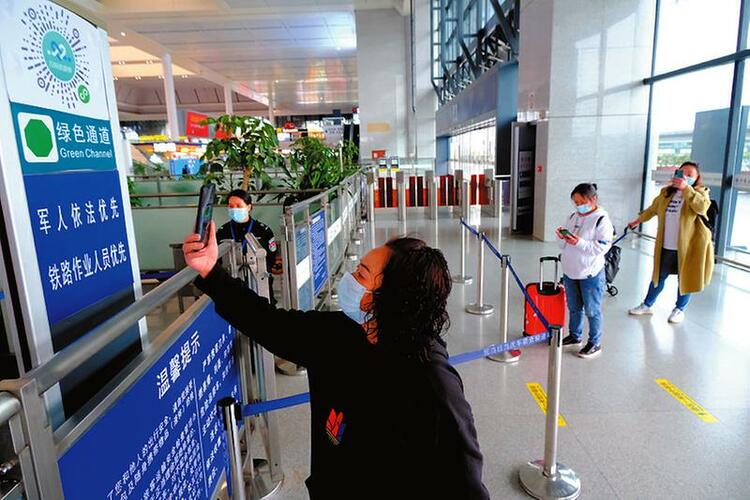 春运首日 南宁两大火车站发送旅客3.71万人次 同比降近七成