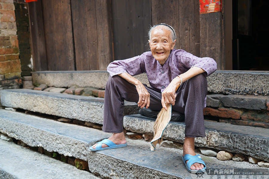 广西富川：潇贺古道穿村而过 岔山村靠乡村游踏上致富路