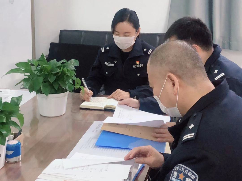 “抗击疫情 警徽在闪耀”|高墙内全封闭14天 锦州市监管警察抢着上岗