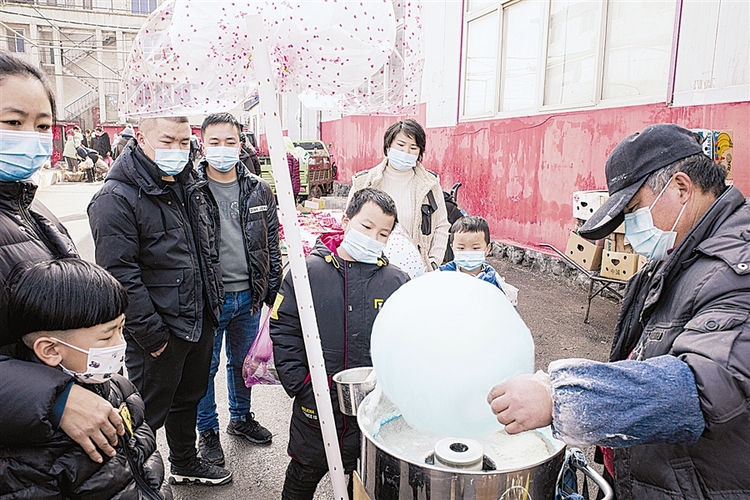 大连：逛大集 买年货