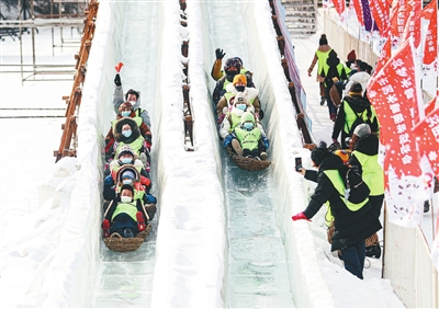 沈阳市民冰雪趣味运动会在奥体中心拉开帷幕