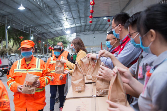 为各地“城市唤醒者”送早餐 肯德基开启城市公共服务者关爱季