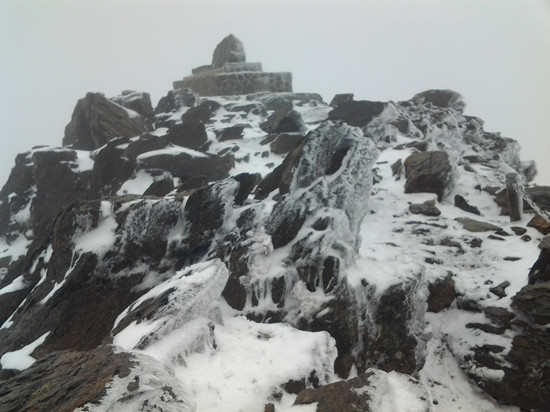 冷气团南下台湾第一高峰玉山下雪（图）