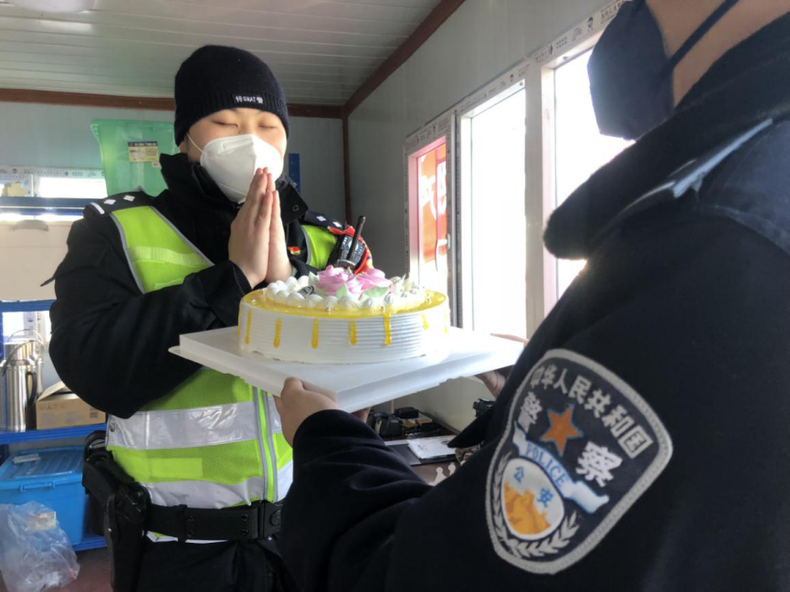 “抗击疫情 警徽在闪耀”⑫|防疫一线民警在岗位上许下生日愿望：希望胜利早日到来