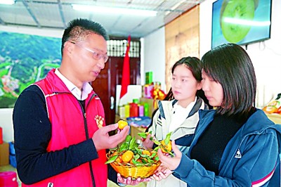 黄文秀生前所驻村告别贫困