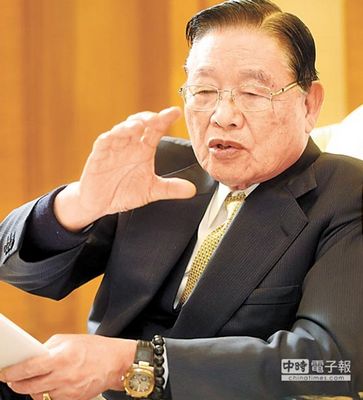 江丙坤批台高官像小白兔:两岸服贸协议卡关是笑话