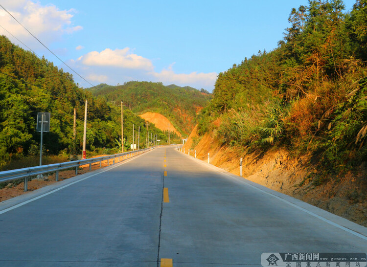 蒙山至金田公路通车 将造福沿线6万群众