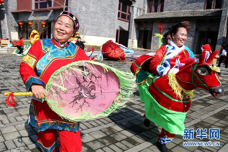 （新春走基层）“云端”展演迎新年