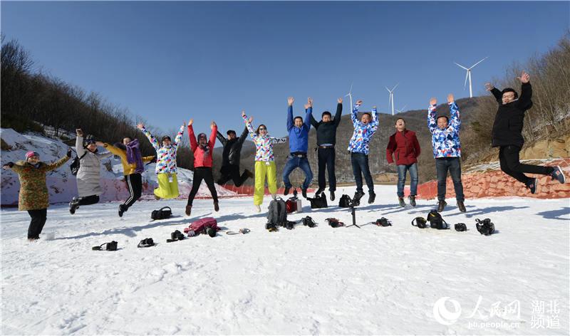 湖北保康：高山滑雪享乐趣