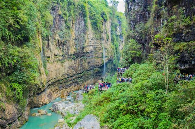 春游踏青好时节 恩施大峡谷游客接待量持续攀升