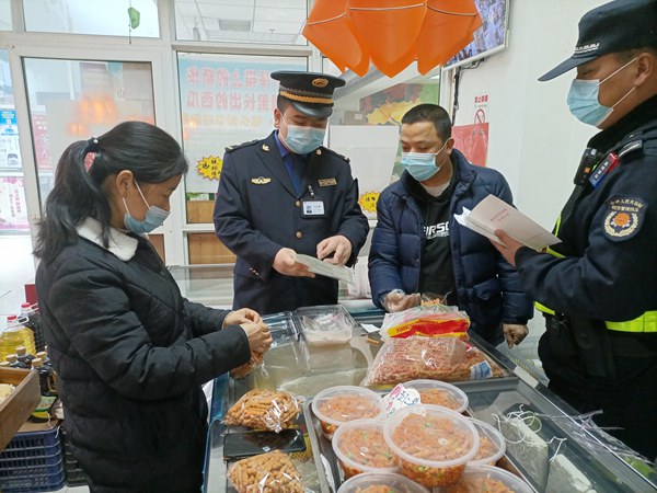 西安国际港务区城管局开展“垃圾分类益处多 环境保护靠你我”宣传活动_fororder_LOCAL202102201035000559496827051