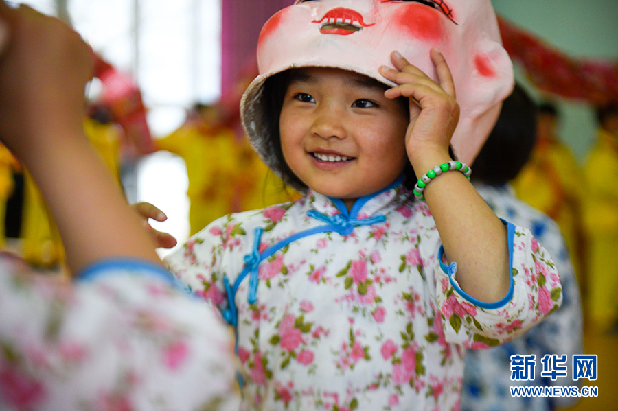 宁夏：新学期幼儿园里学社火