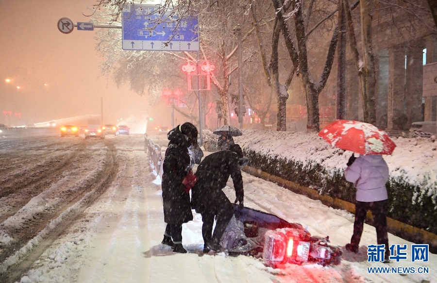 郑州迎2021年首场大雪