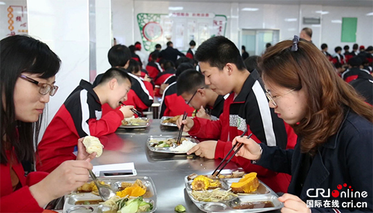 石家庄市正定六中打造“五星级”学校食堂