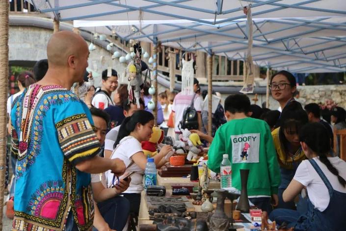 （旅游）五一打卡“网红地” 到下司古镇玩转匠人集市