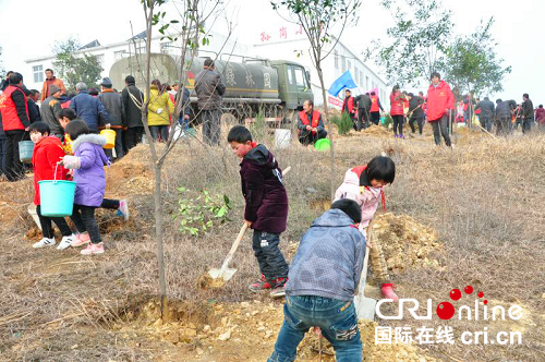 河南内乡：万人同筑兴林富民路