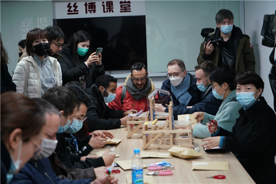 （有修改）（B 城市远洋 三吴大地苏州）外籍乐手体验“苏式年味” 感慨江南文化“都挺好”