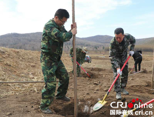 【黑龙江】【供稿】哈尔滨市延寿县万名志愿者参与义务植树和城乡环境整治活动