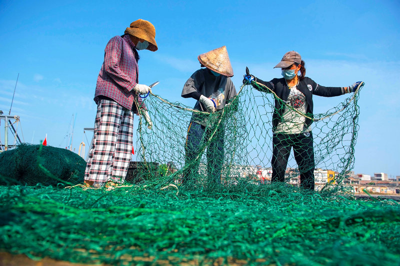 广西北海：渔民“扬帆”出海忙