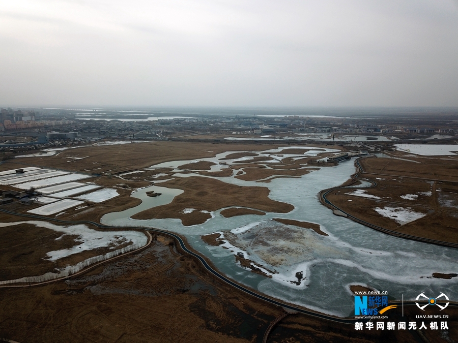 航拍张掖湿地：冰雪渐消融 碧波漾春意