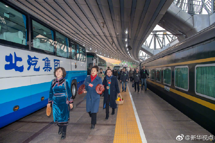 首批京外全国人大代表抵京