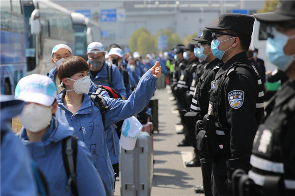 【湖北】武汉警方以最高礼遇送别援汉医疗队