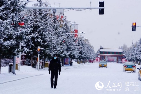 黑龙江漠河：迎来入春最大降雪 雪深10厘米