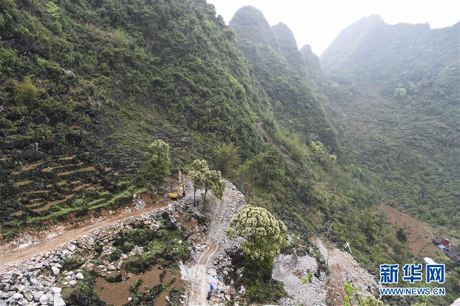 广西：“石山王国”里的扶贫路