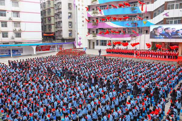 南宁市园湖路小学：童声嘹亮颂祖国 奔跑追梦新学期