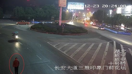 男子向女牌友借钱遭拒 用枕头将其杀死藏尸衣柜(图)