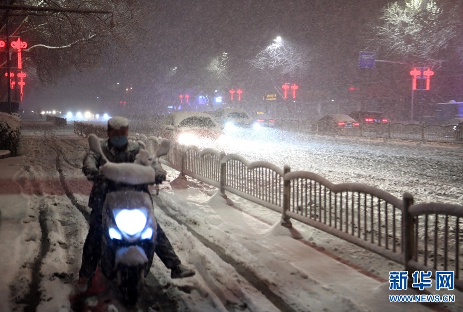 郑州迎2021年首场大雪