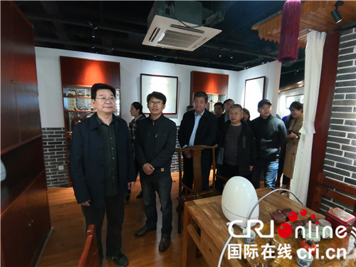 （供稿 文体列表 三吴大地泰州 移动版）泰州文艺家沙龙首届书画作品展在木缘草堂开展