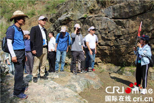 【湖北】【CRI原创】黄冈大别山世界地质公园国际专家组实地考察龟峰山园区