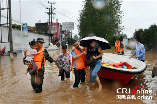 已过审【区县联动】【长寿】长寿深夜突降暴雨 警方紧急救援受灾群众500余人【区县联动列表】长寿深夜降暴雨 警方紧急救援受灾群众