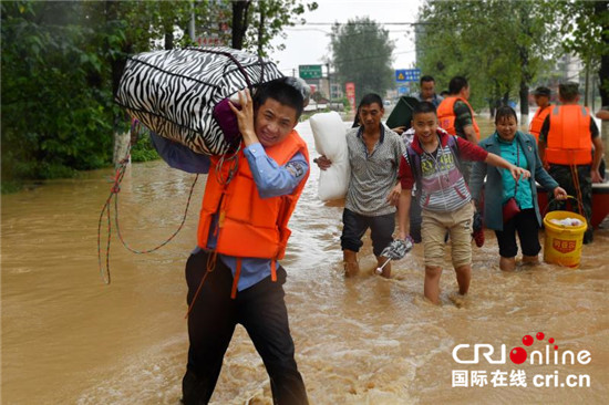 已过审【区县联动】【长寿】长寿深夜突降暴雨 警方紧急救援受灾群众500余人【区县联动列表】长寿深夜降暴雨 警方紧急救援受灾群众